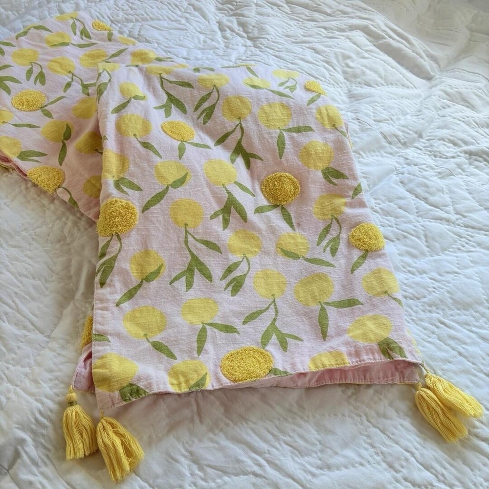 Table Runner Opalhouse Pink With Embroidered Yellow Lemons On Pink With Tassels